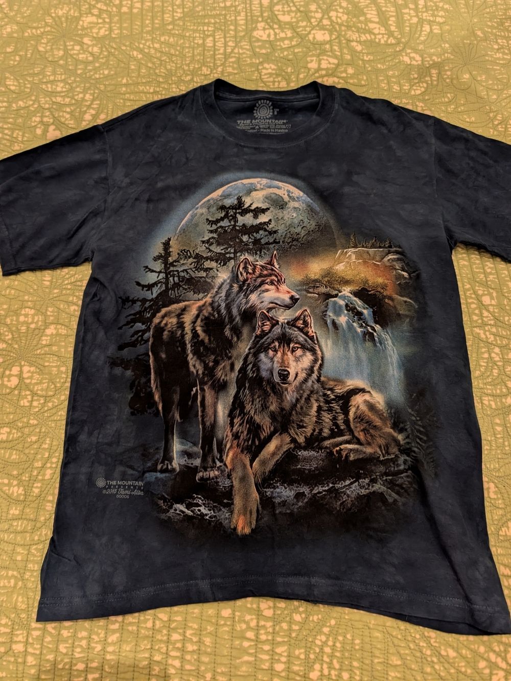 The Mountain Men's Black Wolf Graphic Tee